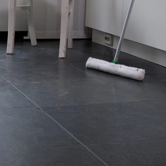 מגן מפני שחיקה וכתמים חומציים תוך מתן ברק טבעי