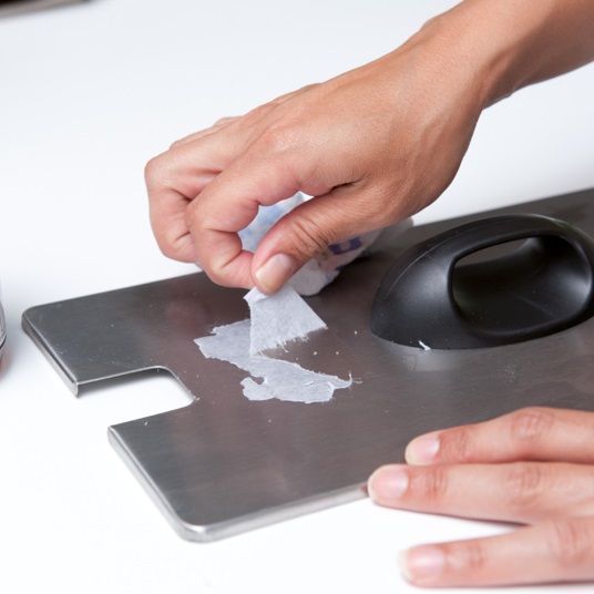 סלוטייפ ומדבקות ממשטחי עץ