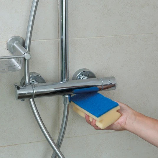 כתמי חלודה וירוקת ממשטחי נירוסטה