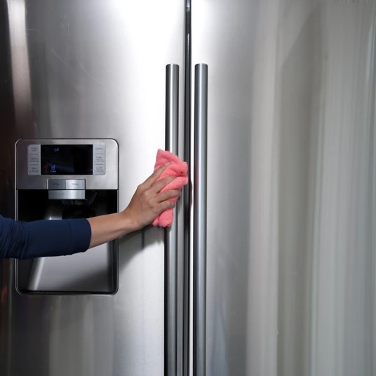 ספריי מנקה נירוסטה HG 300 מ"ל מק"ט 42093 - תכשיר ניקוי מקצועי למשטחי נירוסטה כרום ואלומיניום עם שכבת הגנה בלתי נראית להסרת כתמי שומן וטביעות אצבע