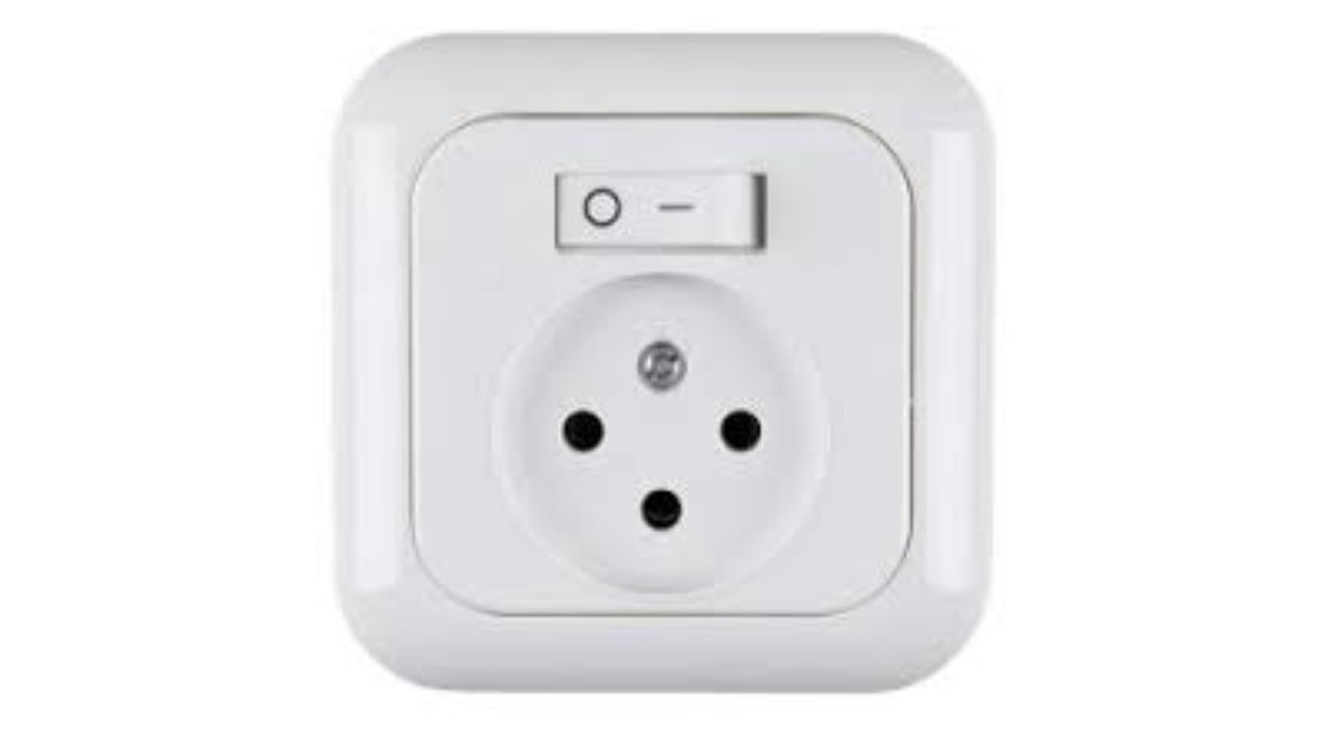69f885928586f32ae71f75b7 שקע כח+מפסק יורו – תמונה 1